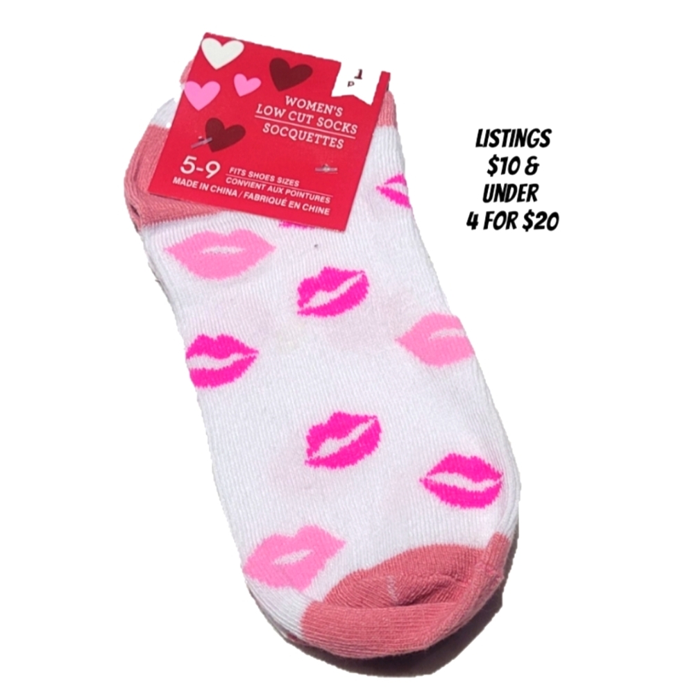 Kiss Ankle No Show Socks Graphic Print  Smooch Beso Valentine Pink Girly Lips